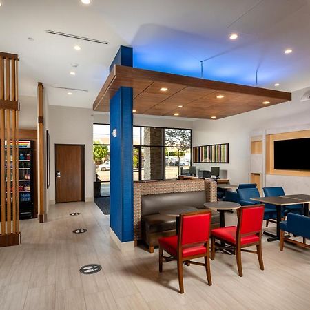 Holiday Inn Express & Suites Chatsworth By Ihg Los Angeles Exterior photo
