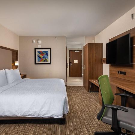 Holiday Inn Express & Suites Chatsworth By Ihg Los Angeles Exterior photo