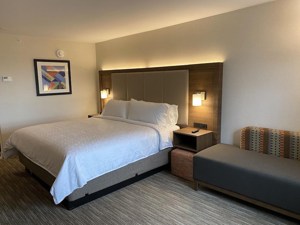Holiday Inn Express & Suites Chatsworth By Ihg Los Angeles Exterior photo