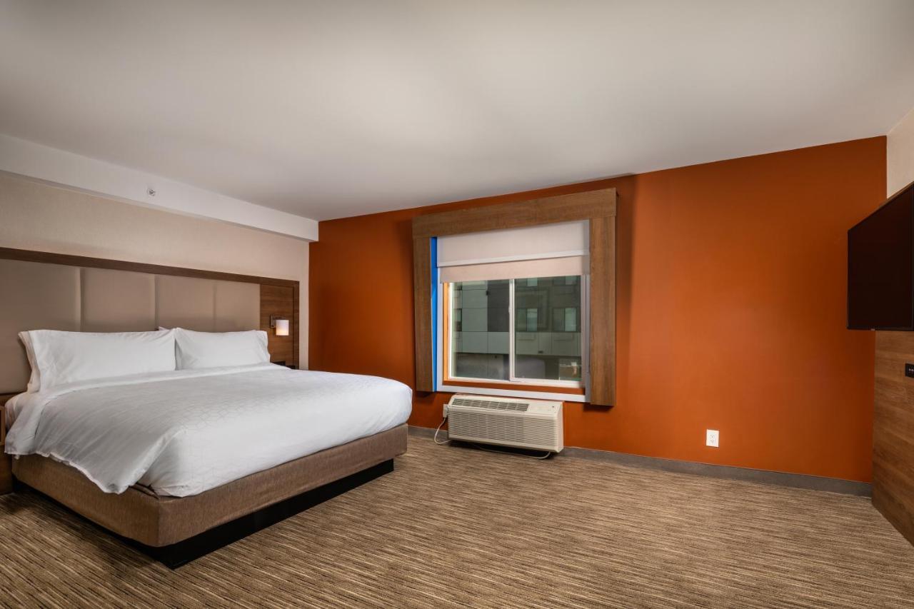 Holiday Inn Express & Suites Chatsworth By Ihg Los Angeles Exterior photo