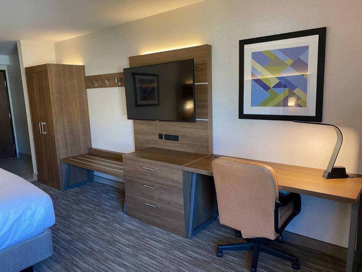 Holiday Inn Express & Suites Chatsworth By Ihg Los Angeles Exterior photo