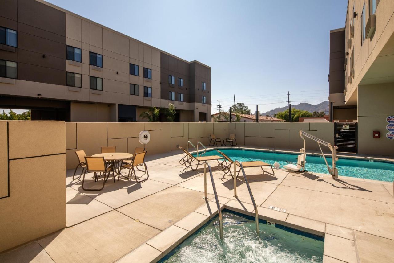 Holiday Inn Express & Suites Chatsworth By Ihg Los Angeles Exterior photo