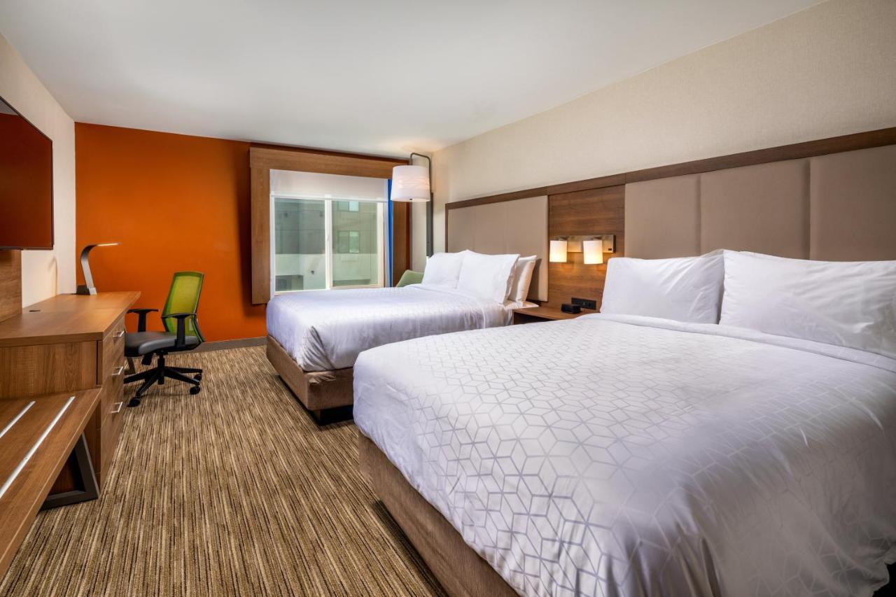 Holiday Inn Express & Suites Chatsworth By Ihg Los Angeles Exterior photo