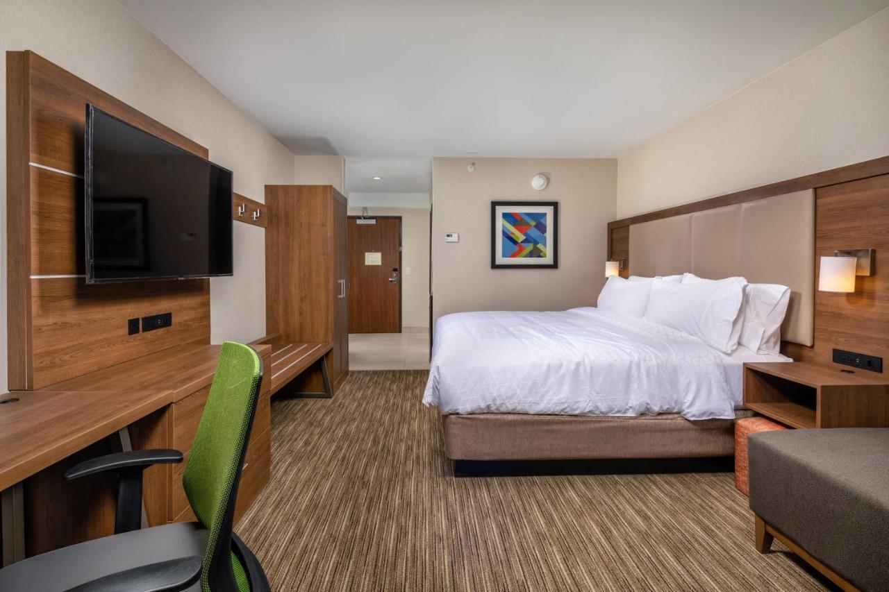 Holiday Inn Express & Suites Chatsworth By Ihg Los Angeles Exterior photo