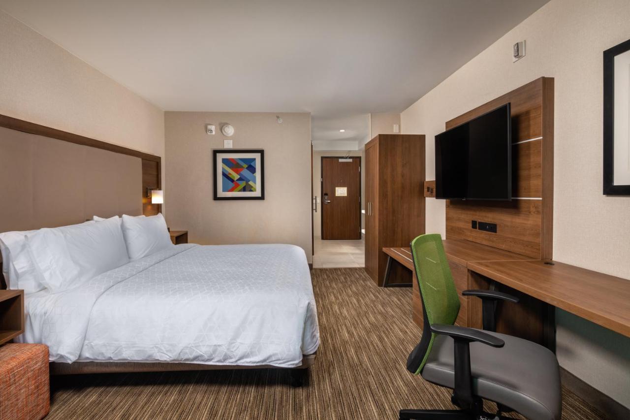 Holiday Inn Express & Suites Chatsworth By Ihg Los Angeles Exterior photo