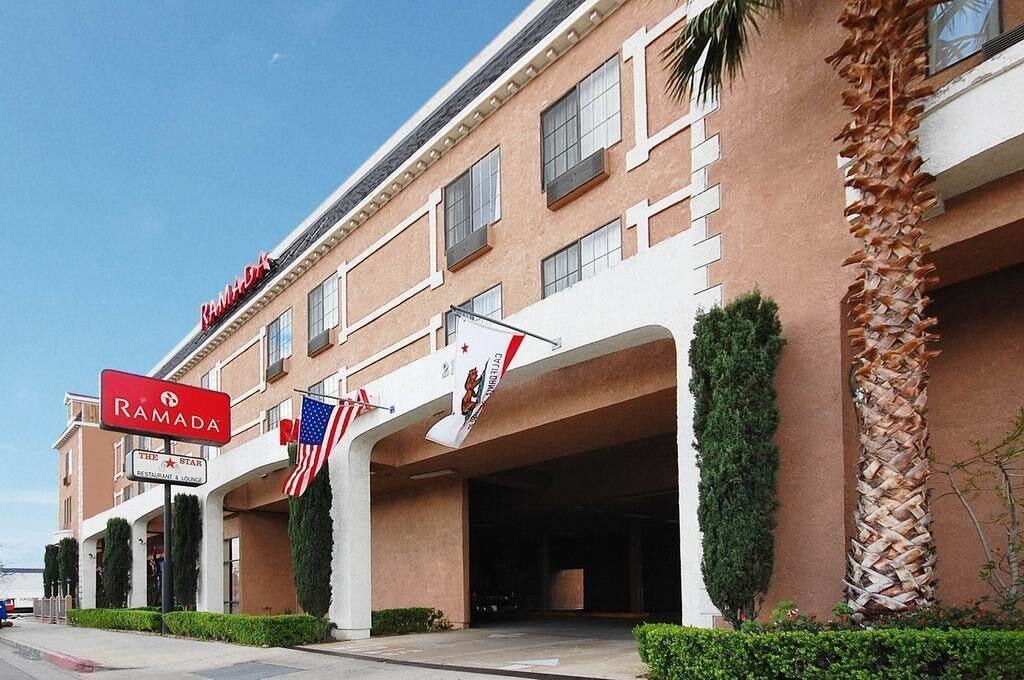 Holiday Inn Express & Suites Chatsworth By Ihg Los Angeles Exterior photo