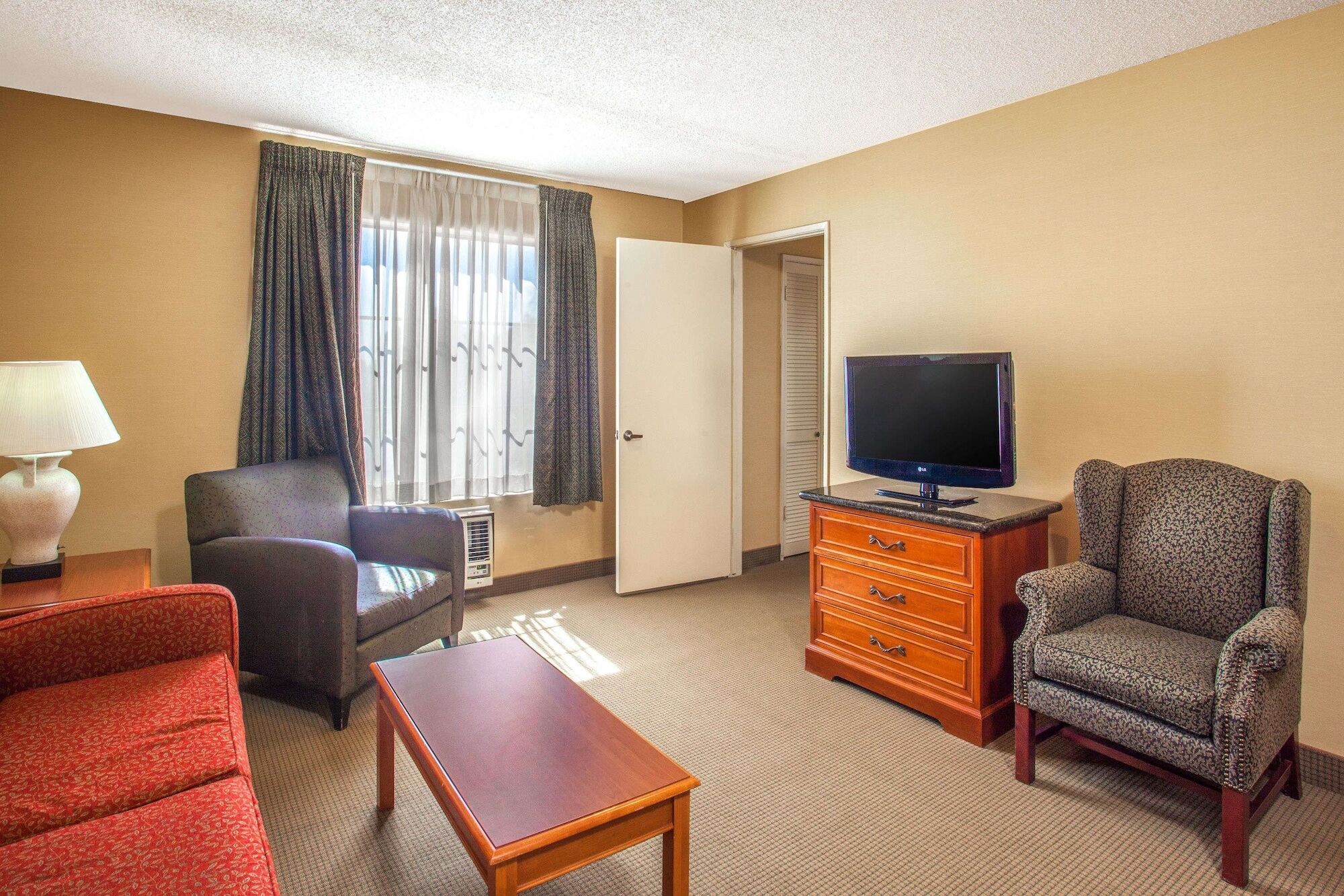 Holiday Inn Express & Suites Chatsworth By Ihg Los Angeles Exterior photo